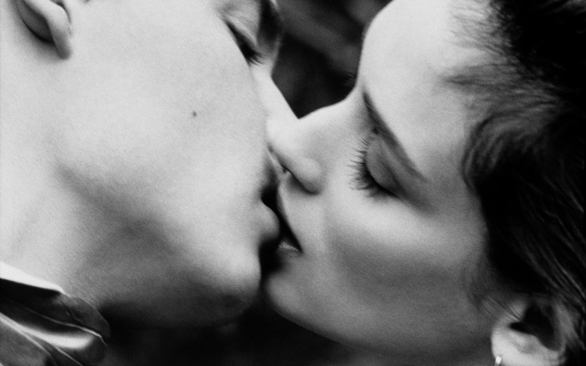 Лесбиянки поцелую нежно. Нежный поцелуй. Красивый поцелуй. Поцелуй фото. Страстный поцелуй.